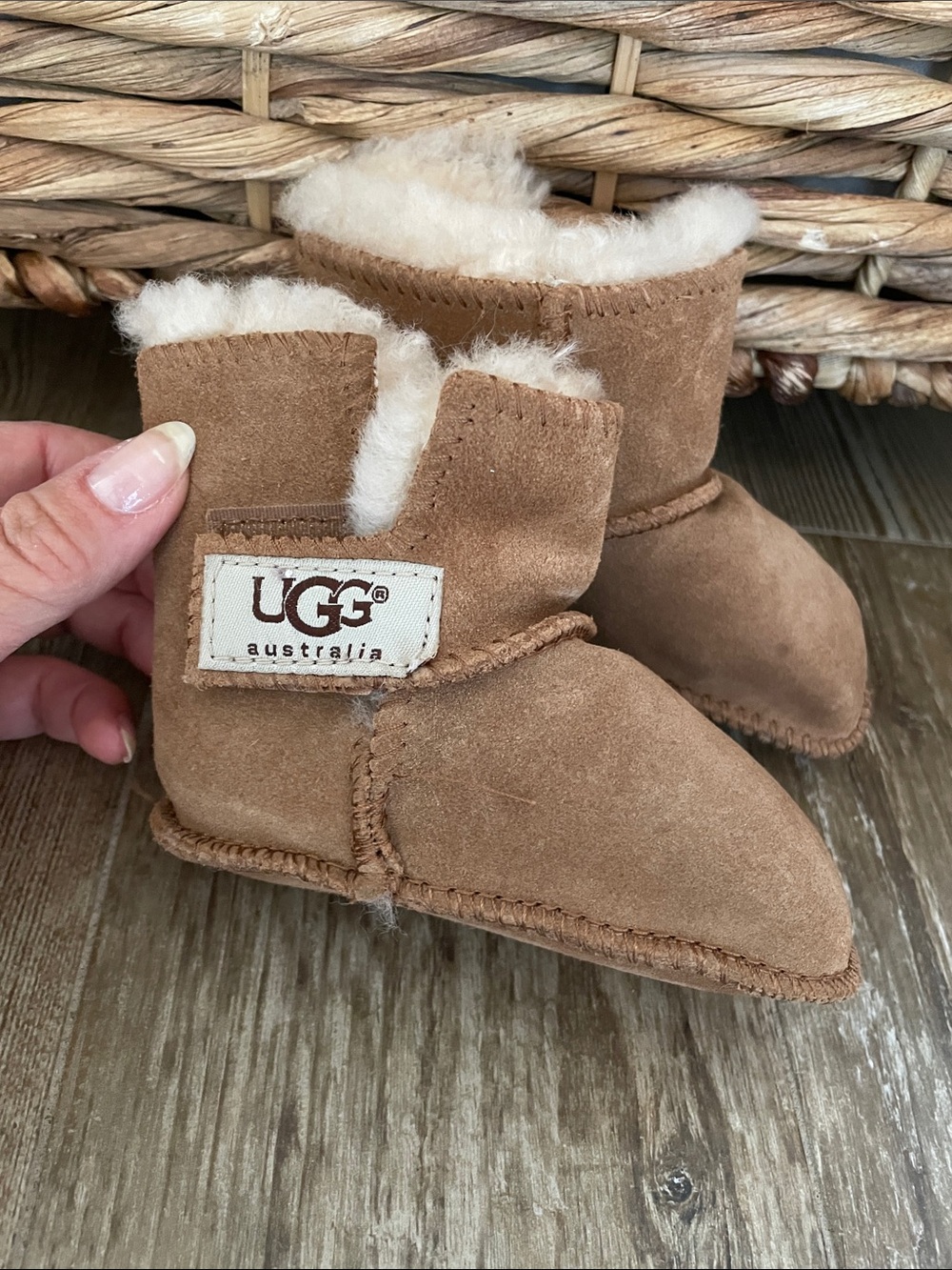 UGG Kids Chestnut Suede Shearling Mittens